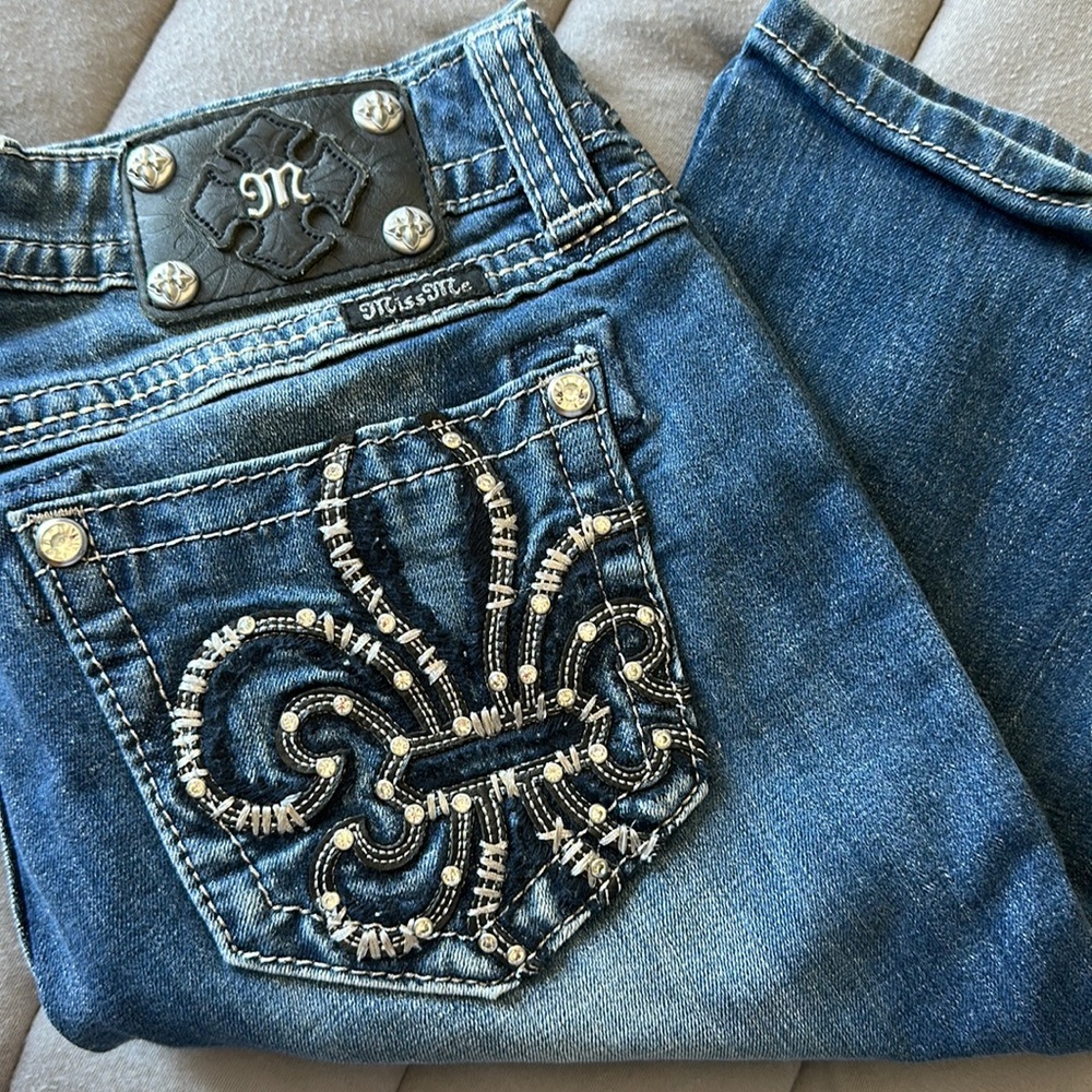 Miss Me Women’s boot cut jeans - size 28 - inseam 34